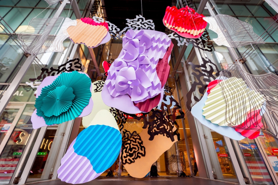 image-03-art-installation-shopping-mall-montreal-eaton-centre-paper_hires